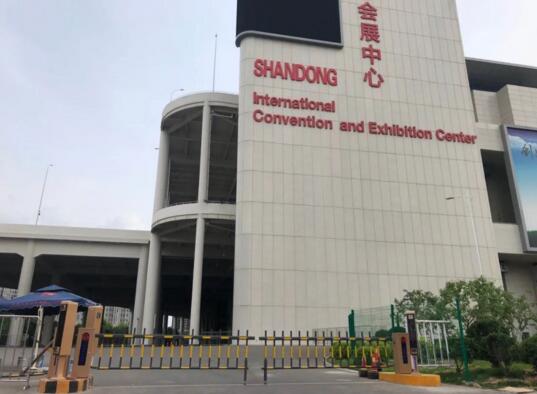 會展中心安快819車牌識別+107柵欄道閘案例