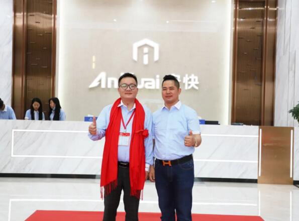 肖董帶隊隆重的歡迎儀式正式拉開安快2021年分部營銷峰會的序幕