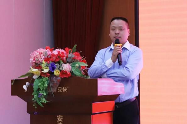 陳總對安快全新廠房的規(guī)劃和產(chǎn)能做詳細解說