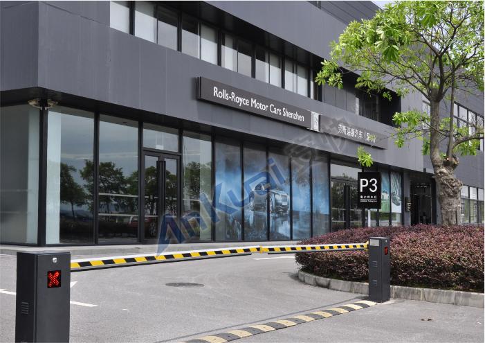 勞斯萊斯汽車（深圳）道閘案例 - 中出網(wǎng)-智能出入口與停車充電門戶