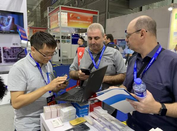 文通明星產(chǎn)品車牌識別相機吸引了一大波的外國友商駐足