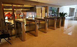 中國人保大廈PICC通道閘案例