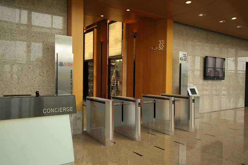 香港國際金融中心通道閘案例 - 中出網(wǎng)-智能出入口與停車充電門戶