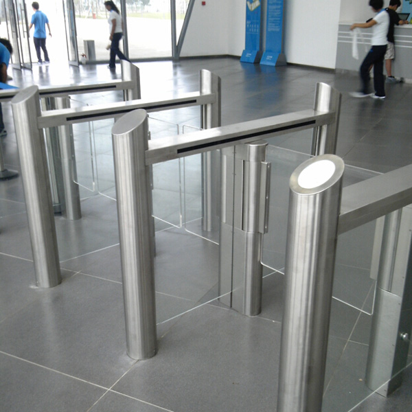 南陽李寧體育園通道閘案例 - 中出網(wǎng)-智能出入口與停車充電門戶