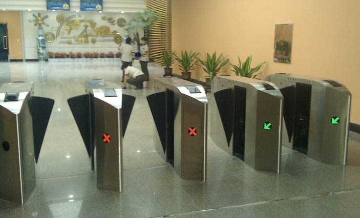 沈陽(yáng)電視臺(tái)通道閘案例 - 中出網(wǎng)-智能出入口與停車充電門(mén)戶