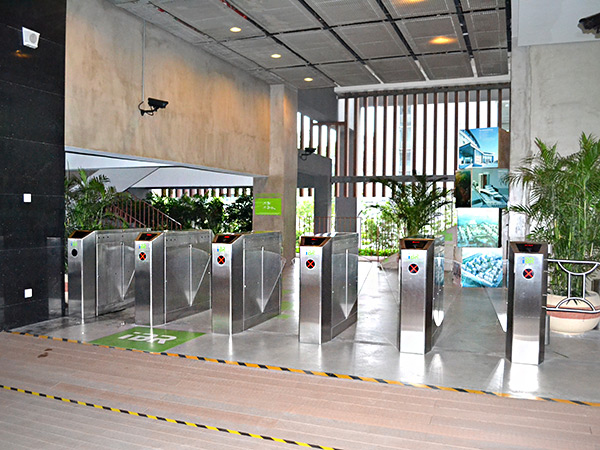 深圳建筑科學(xué)研究院通道閘案例 - 中出網(wǎng)-智能出入口與停車(chē)充電門(mén)戶(hù)