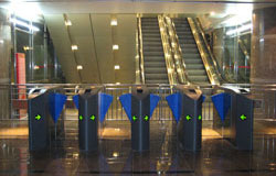 成都廣電中心大廈通道閘案例 - 中出網(wǎng)-智能出入口與停車(chē)充電門(mén)戶