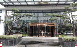 成都華夏銀行旋轉(zhuǎn)門(mén)工程案例 - 中出網(wǎng)-智能出入口與停車充電門(mén)戶