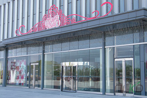 大慶萬達廣場旋轉(zhuǎn)門工程案例 - 中出網(wǎng)-智能出入口與停車充電門戶