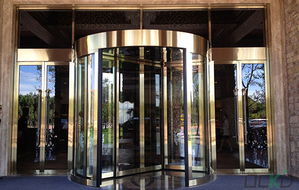 昆明華美達星耀精品酒店旋轉門工程案例 - 中出網-智能出入口與停車充電門戶