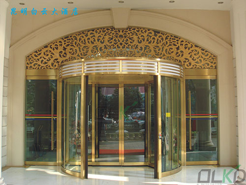 云南昆明白云大酒店旋轉(zhuǎn)門(mén)工程案例 - 中出網(wǎng)-智能出入口與停車(chē)充電門(mén)戶