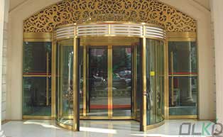 云南昆明白云大酒店旋轉(zhuǎn)門(mén)工程案例 - 中出網(wǎng)-智能出入口與停車充電門(mén)戶