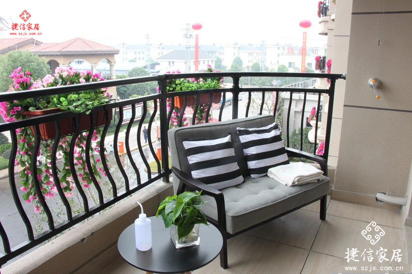 諸暨碧桂園城市花園鋅鋼陽臺(tái)護(hù)欄案例 - 中出網(wǎng)-智能出入口與停車充電門戶