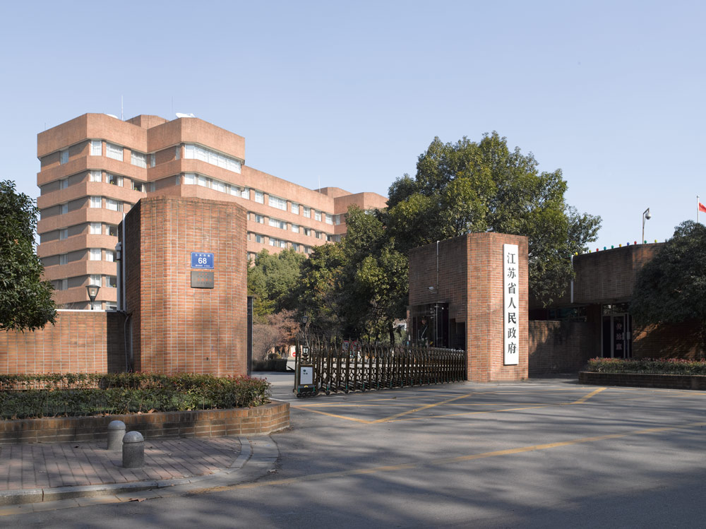 江蘇省人民政府電動(dòng)伸縮門案例