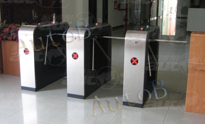 廣州出安智能三輥閘入駐廣東培正學(xué)院