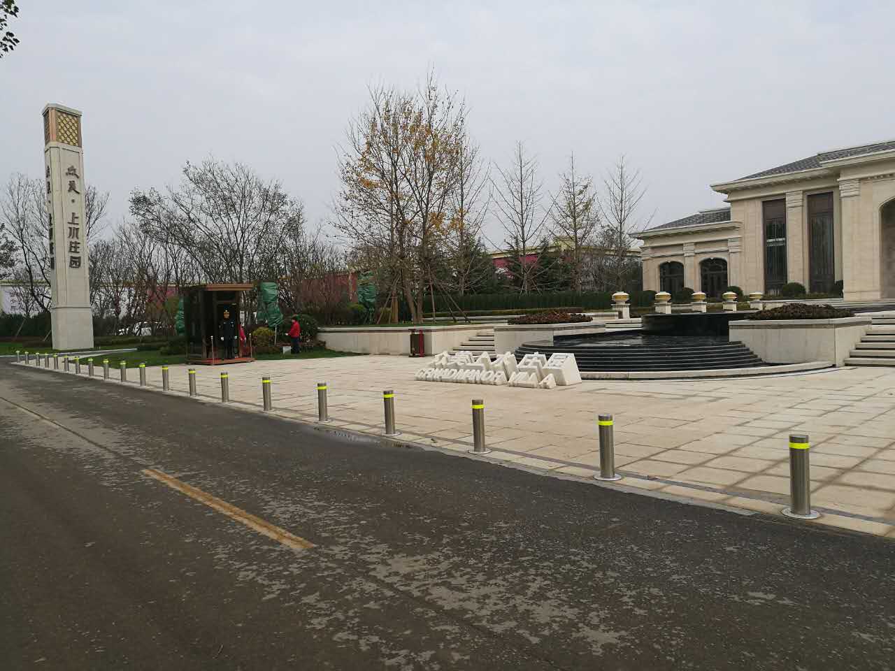 石家莊出安智能固定不銹鋼升降柱進駐石家莊上水莊園