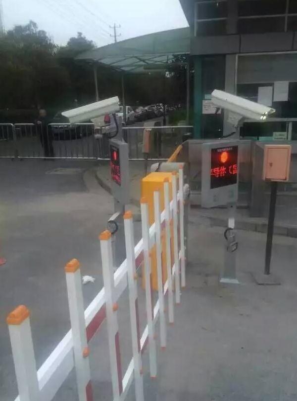 榮國花園選用石家莊出安智能道閘是明智之舉