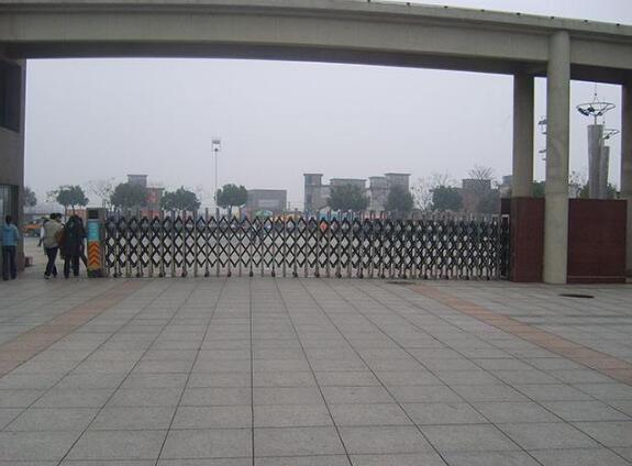 杭州中亞機械股份有限公司選用杭州出安智能電動伸縮門彰顯個性