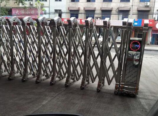 杭州現(xiàn)代技工學(xué)校選用杭州出安智能電動(dòng)伸縮門