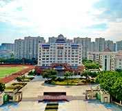 福州金山中學(xué)選用福州出安伸縮門作為校大門