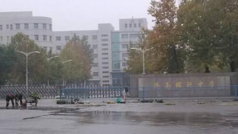 濟南稼軒初級中學選用濟南出安智能伸縮門