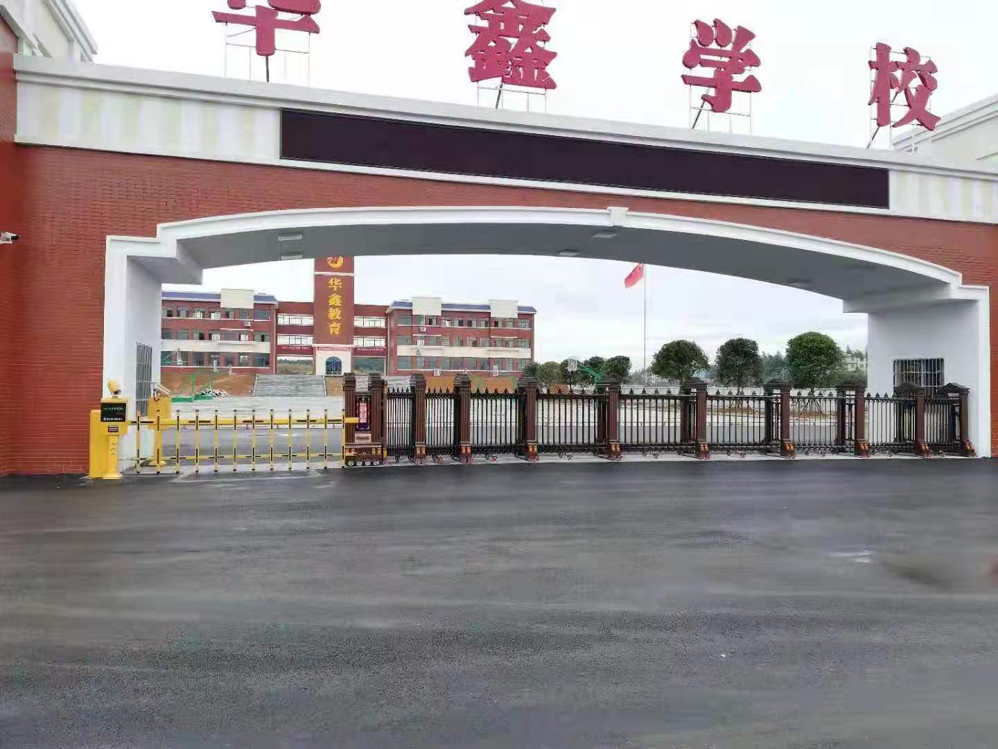 金碧輝煌工程案例 - 中出網(wǎng)-智能出入口與停車充電門戶