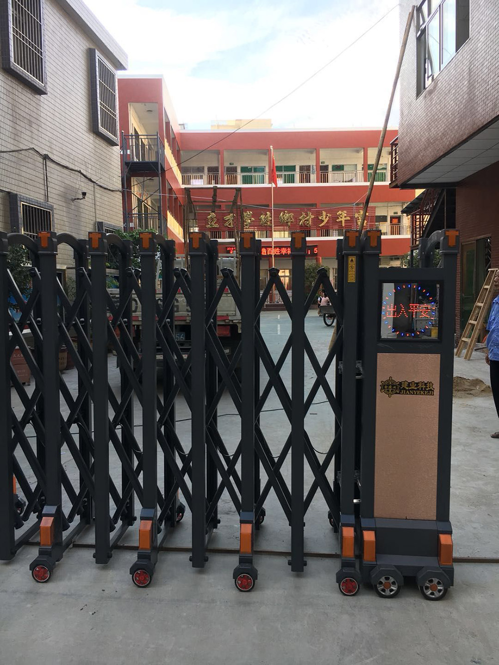 步步高系列案例 - 中出網-智能出入口與停車充電門戶