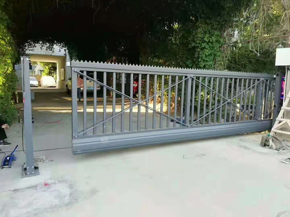 懸浮門系列工程案例 - 中出網-智能出入口與停車充電門戶