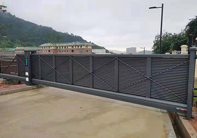 懸浮門系列案例 - 中出網(wǎng)-智能出入口與停車充電門戶