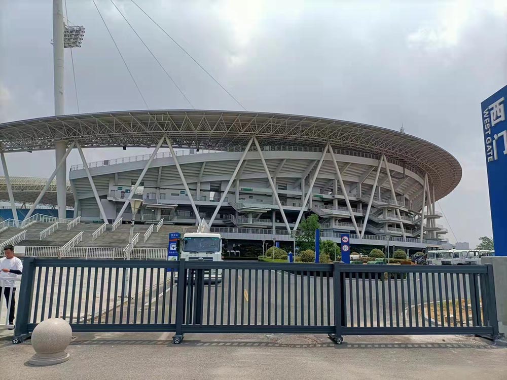 段滑門系列案例 - 中出網(wǎng)-智能出入口與停車充電門戶