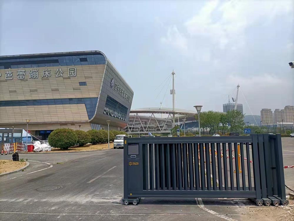 段滑門系列案例 - 中出網(wǎng)-智能出入口與停車充電門戶