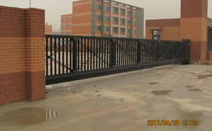 沈陽(yáng)永佳門(mén)業(yè)懸浮門(mén)工程案例-興城 - 中出網(wǎng)-智能出入口與停車充電門(mén)戶