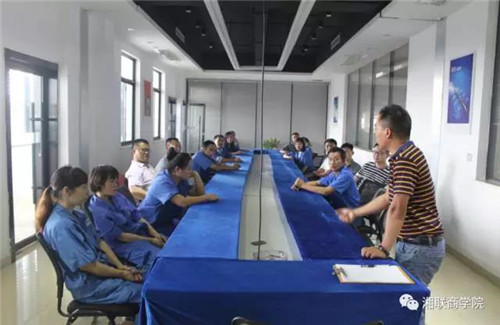 湘聯(lián)組織員工進行消防安全演習(xí)