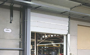 工業(yè)提升門