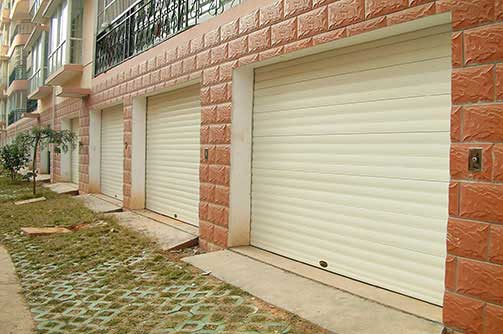 中建五局車庫卷簾門案例 - 中出網-智能出入口與停車充電門戶