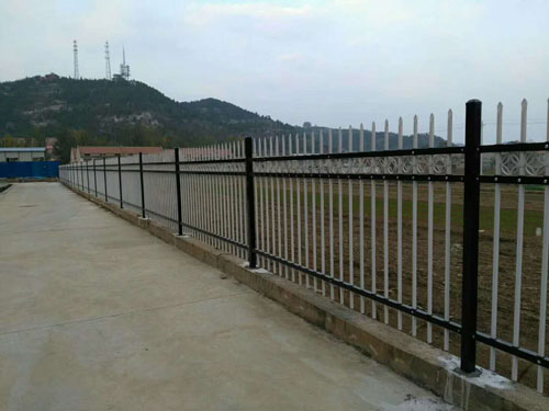 慶賀安陽出安智能護(hù)欄進(jìn)駐安陽化學(xué)工業(yè)集團(tuán)有限責(zé)任公司