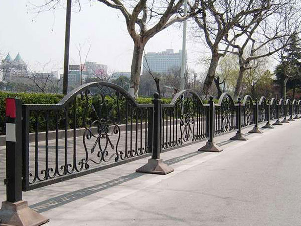 慶賀烏蒙莊園選用畢節(jié)出安智能護(hù)欄