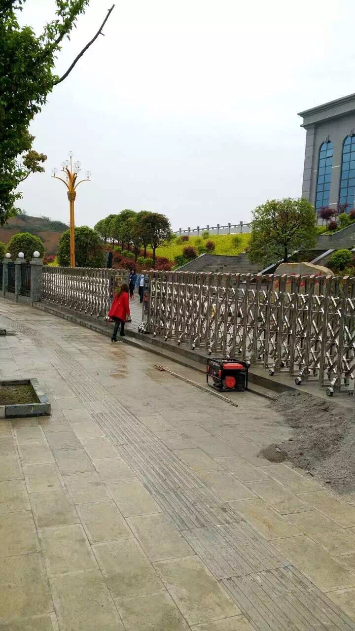 畢節(jié)大方縣檢察院電動(dòng)伸縮門案例 - 中出網(wǎng)-智能出入口與停車充電門戶