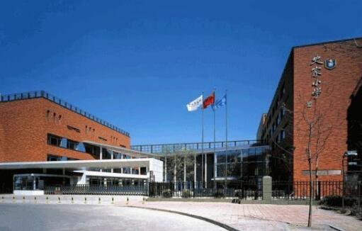 北京出安智能伸縮門被北京市東城區(qū)史家小學應用