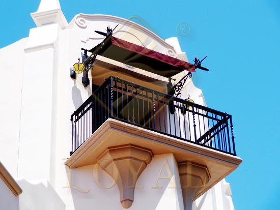 上海迪士尼樂(lè)園添上了上海出安智能護(hù)欄