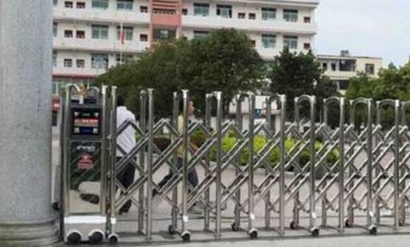 寧波如意股份有限公司安裝寧波出安智能電動(dòng)伸縮門(mén)正式投入使用