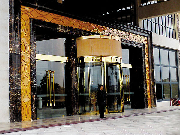 三翼旋轉(zhuǎn)門