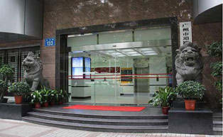 廣州道路交通管理局自動門工程案例 - 中出網-智能出入口與停車充電門戶