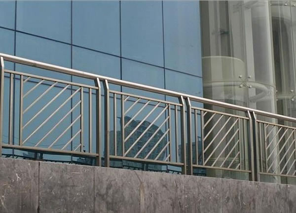 喜迎鄭州出安智能護(hù)欄進(jìn)駐朗悅公園府