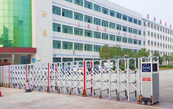 唐山出安智能伸縮門點綴唐山森泰幼師學(xué)校