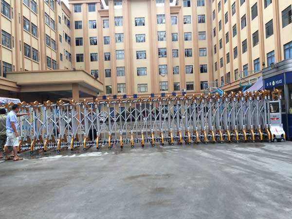 徐州新沂信合大廈選用徐州出安智能電動伸縮門作安防設(shè)備