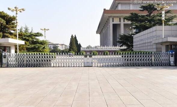 溫州出安智能為溫州市鐵路與軌道交通投資集團(tuán)有限公司添上電動(dòng)伸縮門(mén)