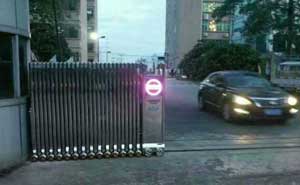 揚州梅苑雙語學(xué)校伸縮門案例