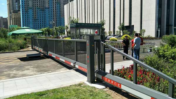 鄂爾多斯電力（集團(tuán)）有限責(zé)任公司懸浮門(mén)案例 - 中出網(wǎng)-智能出入口與停車(chē)充電門(mén)戶