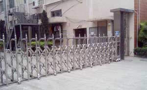 深圳達邦制衣廠電動伸縮門案例